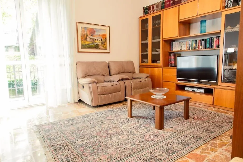 Quiet Apartment Near Como Lake - Casa Plinio Casnate Con Bernate 0*,  Italy
